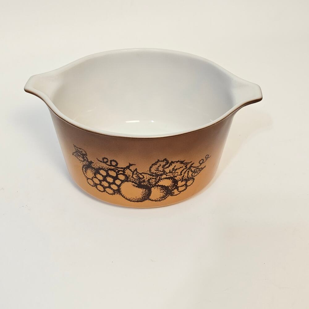 Vintage Pyrex Old Orchard Casserole Dish, specifically the 473 1QT size.